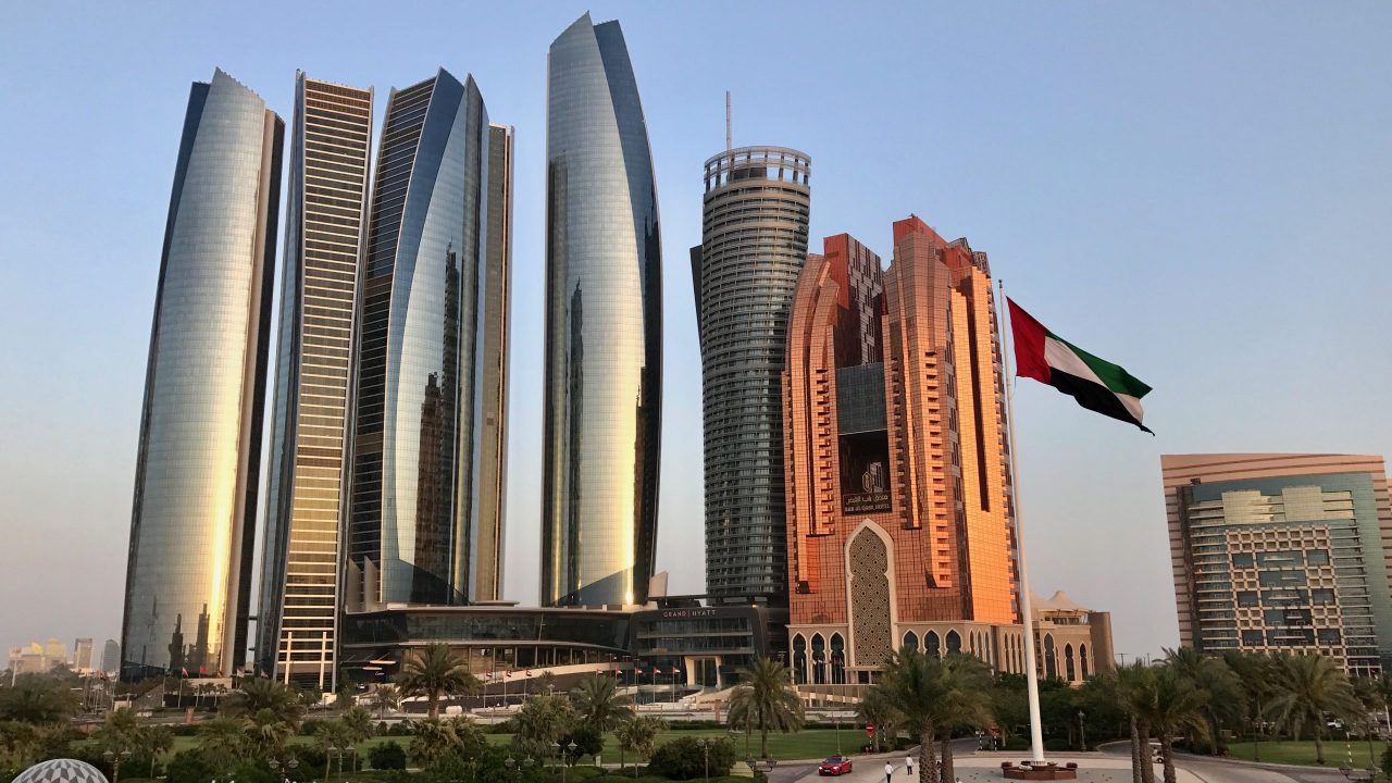 Die fünf Etihad-Türme in Abu Dhabi, eines der Wahrzeichen der Stadt, die bis in 305 Meter Höhe aufragen im Sonnenuntergang besonders schön.