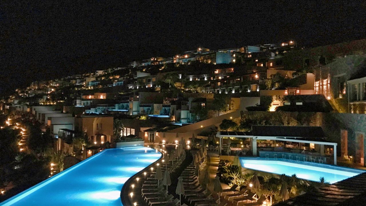 Hotel Daios Cove Kreta bei Nacht