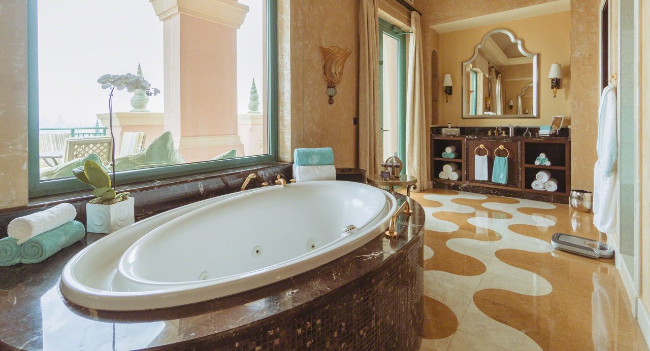Königlicher Luxus im Badezimmer der Grand Atlantis Suite. Foto © Mirco Seyfert
