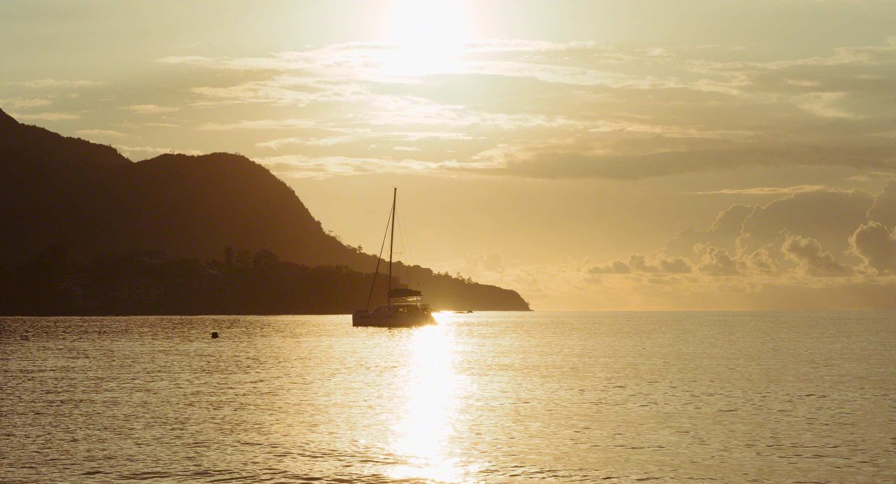 Seychellen Sonnenuntergang am Traumstrand Beau Vallon © Mirco Seyfert