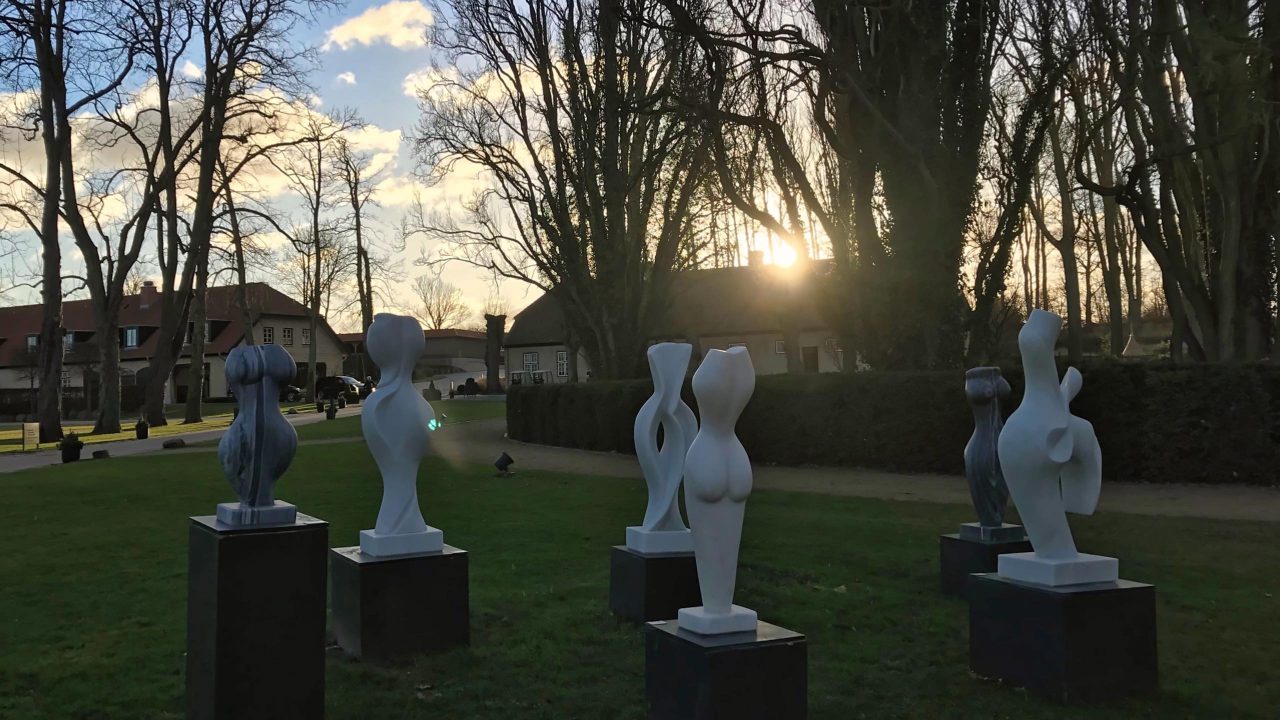Skulpturen Kunst im Park des 75 Hektar weiten Schloss-Anwesens.