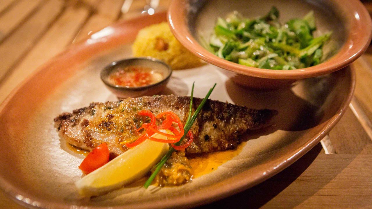 Hochgenuss: Frischer Fisch im à-la-carte-Restaurant, Ginifati ©Mirco Seyfert