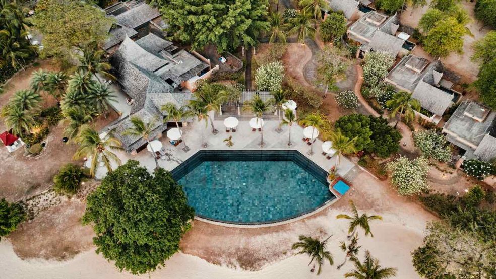 Mauritius Reisetipps und Sehenswürdigkeiten Pool Drohne Maradiva Resort