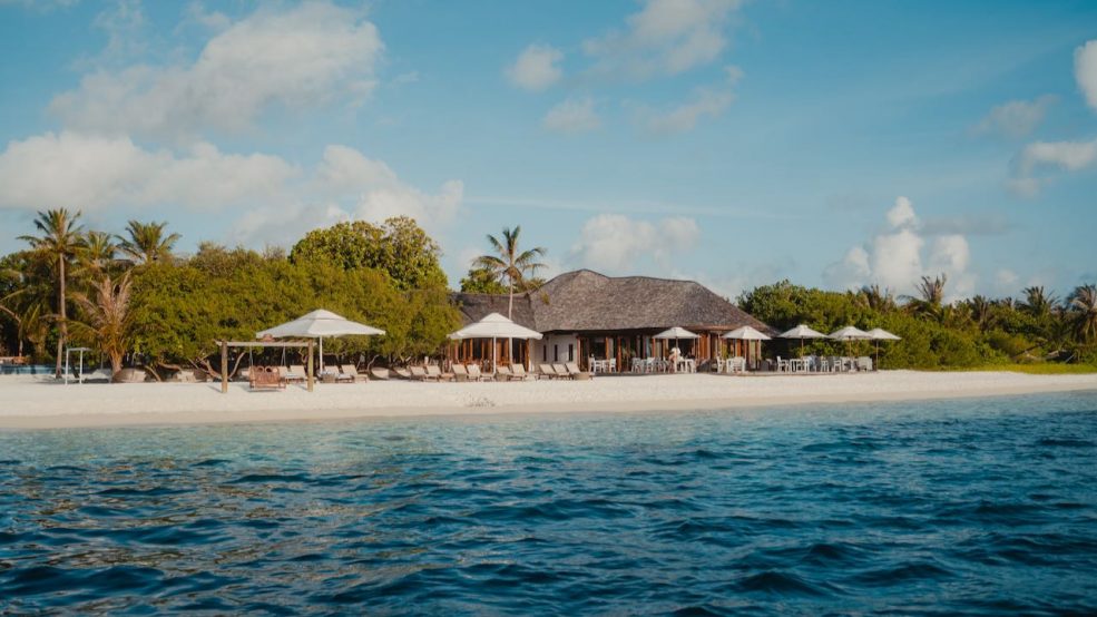 Hideaway Beach Resort & Spa Malediven Reisetipp Strand und Restaurant