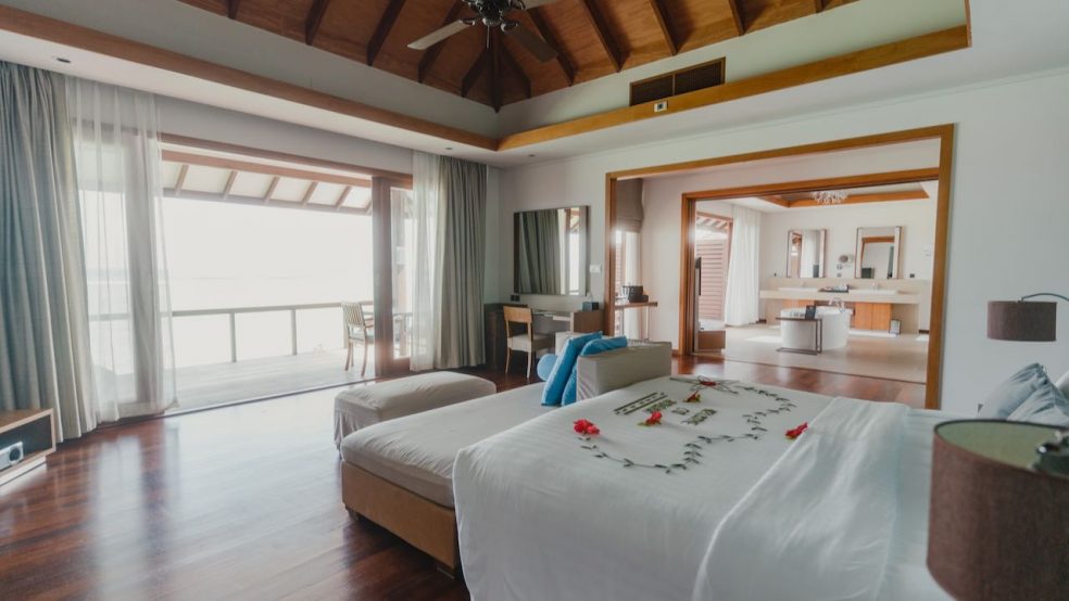 Hideaway Beach Resort & Spa Malediven Reisetipp Wasservilla Wohnzimmer