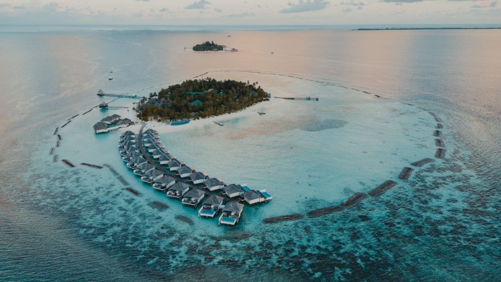 Nova Maldives Resort Malediven Reisetipps Drohnenfoto Insel von oben