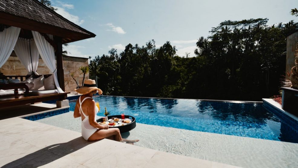 Viceroy Bali Hotel Bericht Reisebloggerin Svemirka Seyfert Floating Breakfast