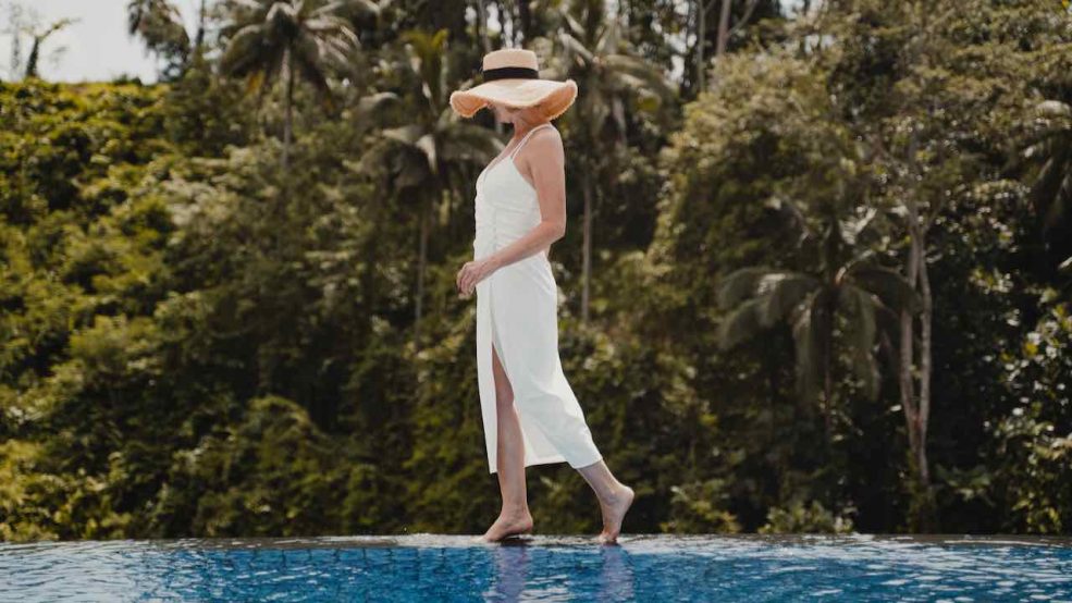 Viceroy Bali Reisetipps Hotel Bericht Blogartikel Svemirka Seyfert am Pool