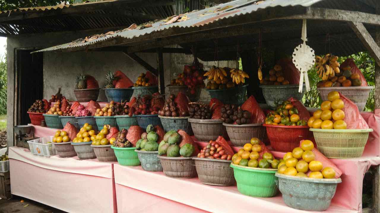 Bali Beste Reisezeit unf Reisetipps Obsthändler am Straßenrand