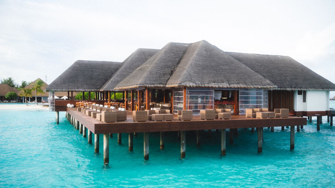 Heritance Aarah Maldives Malediven Reisetipps Restaurant im Meer