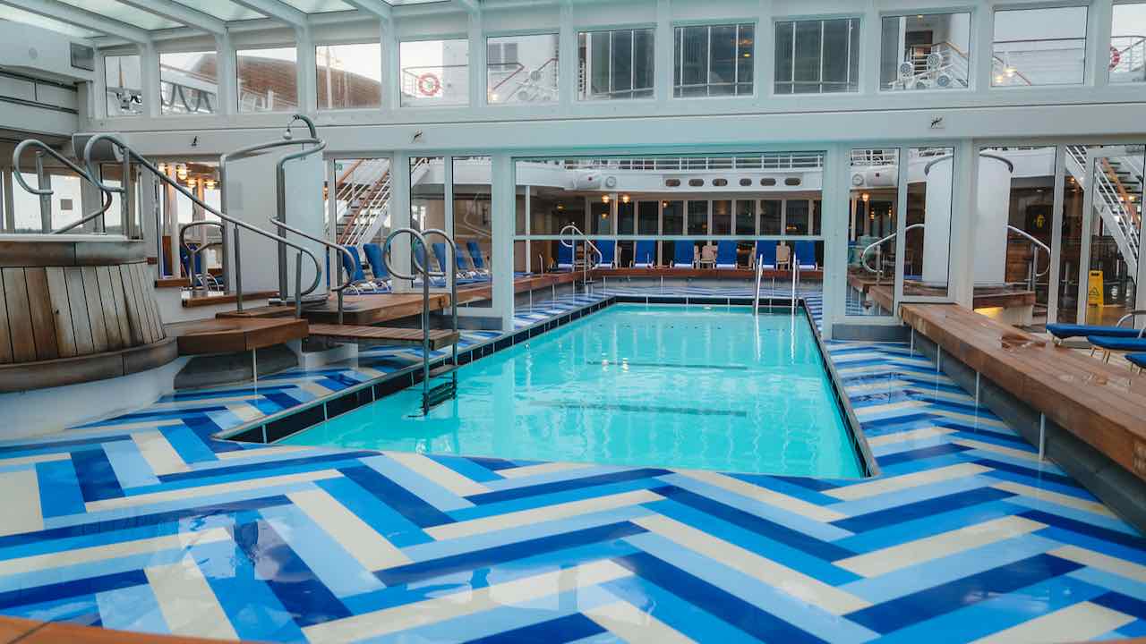 MS EUROPA Hapag-Lloyd Cruises Kreuzfahrtreise Reisetipps Pool an Deck