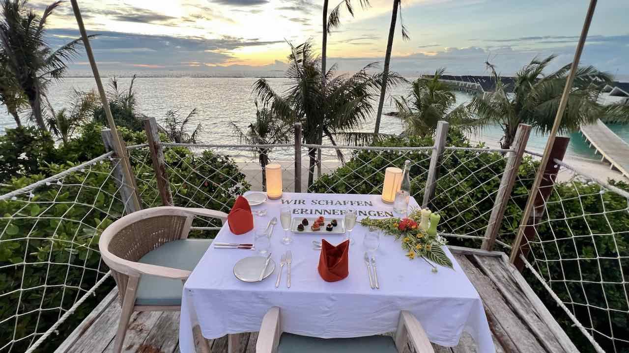 Amari Raaya Maldives Malediven Reisetipps Dinner auf dem Wachturm