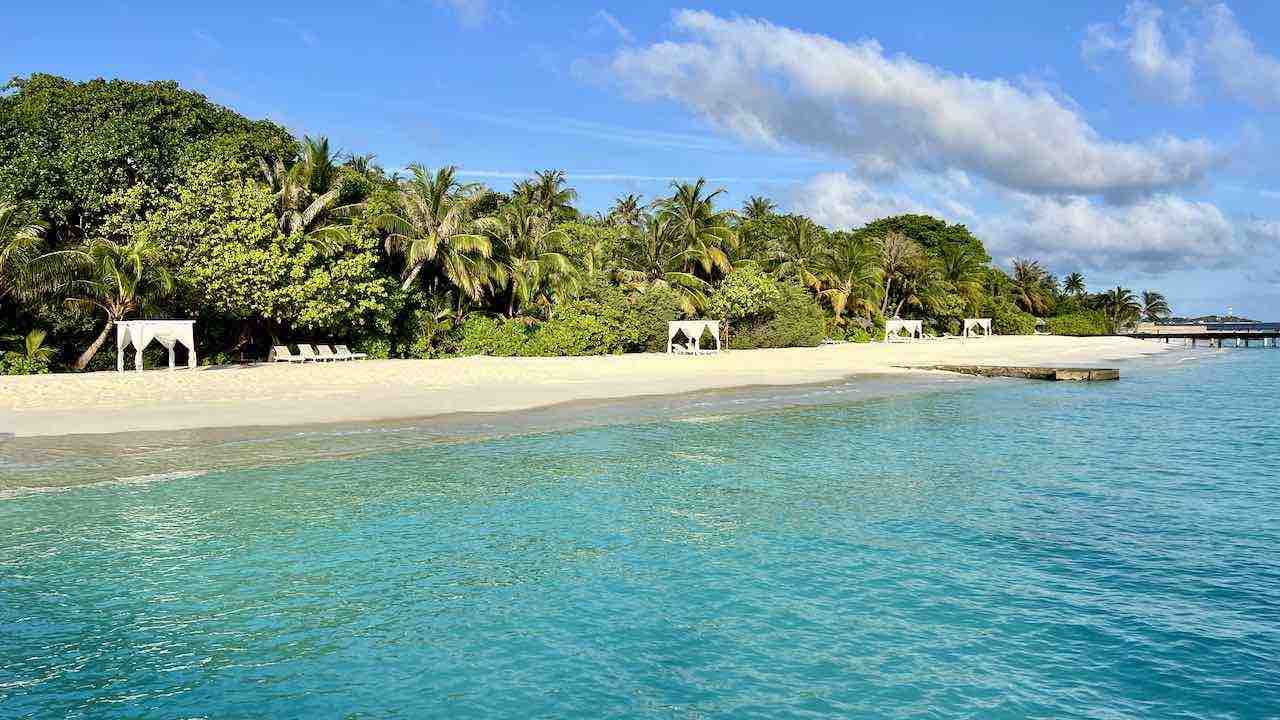 Adaaran Prestige Water Villas Meedhupparu Maldives Malediven Reisetipps Sandstrand
