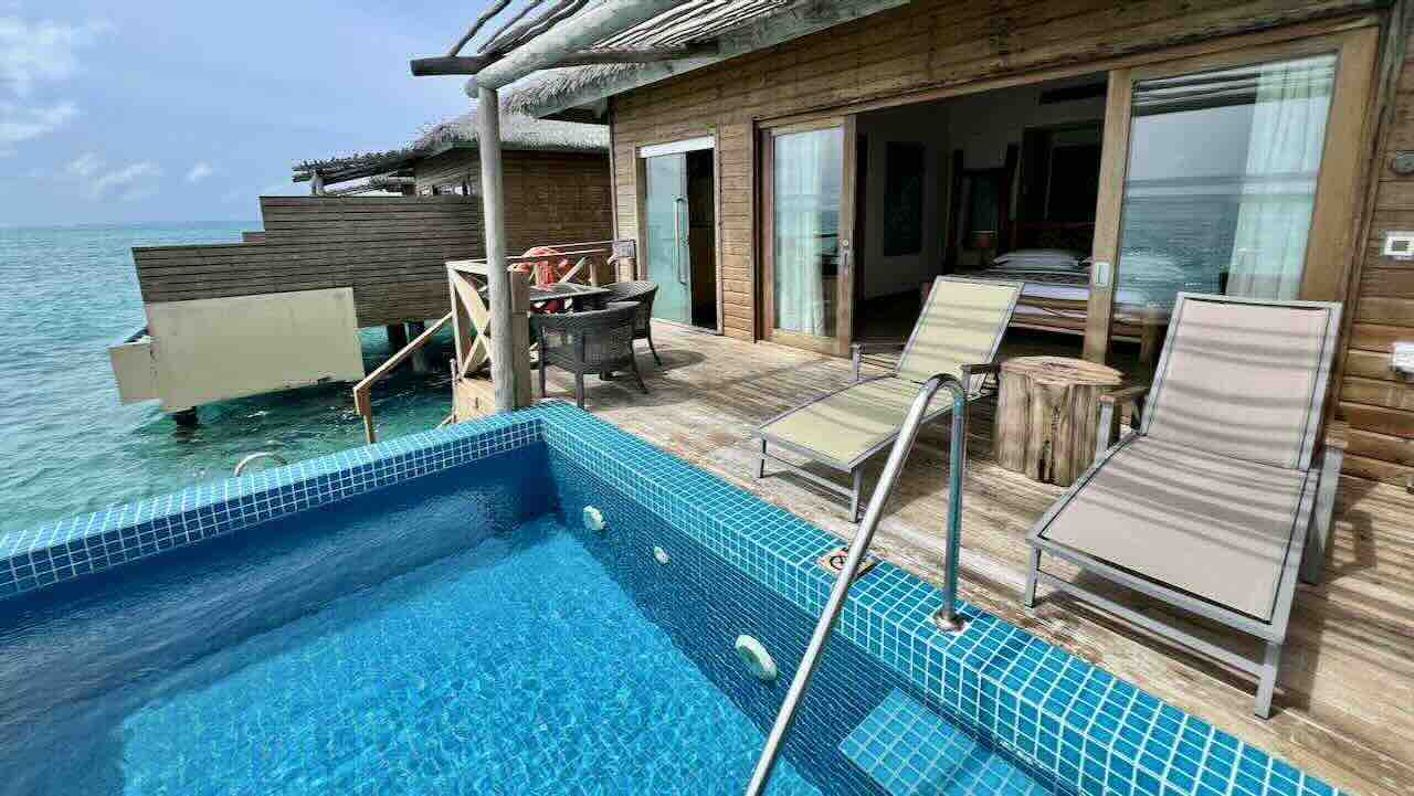 You & Me Maldives Malediven Reisetipps Wasservilla mit Pool