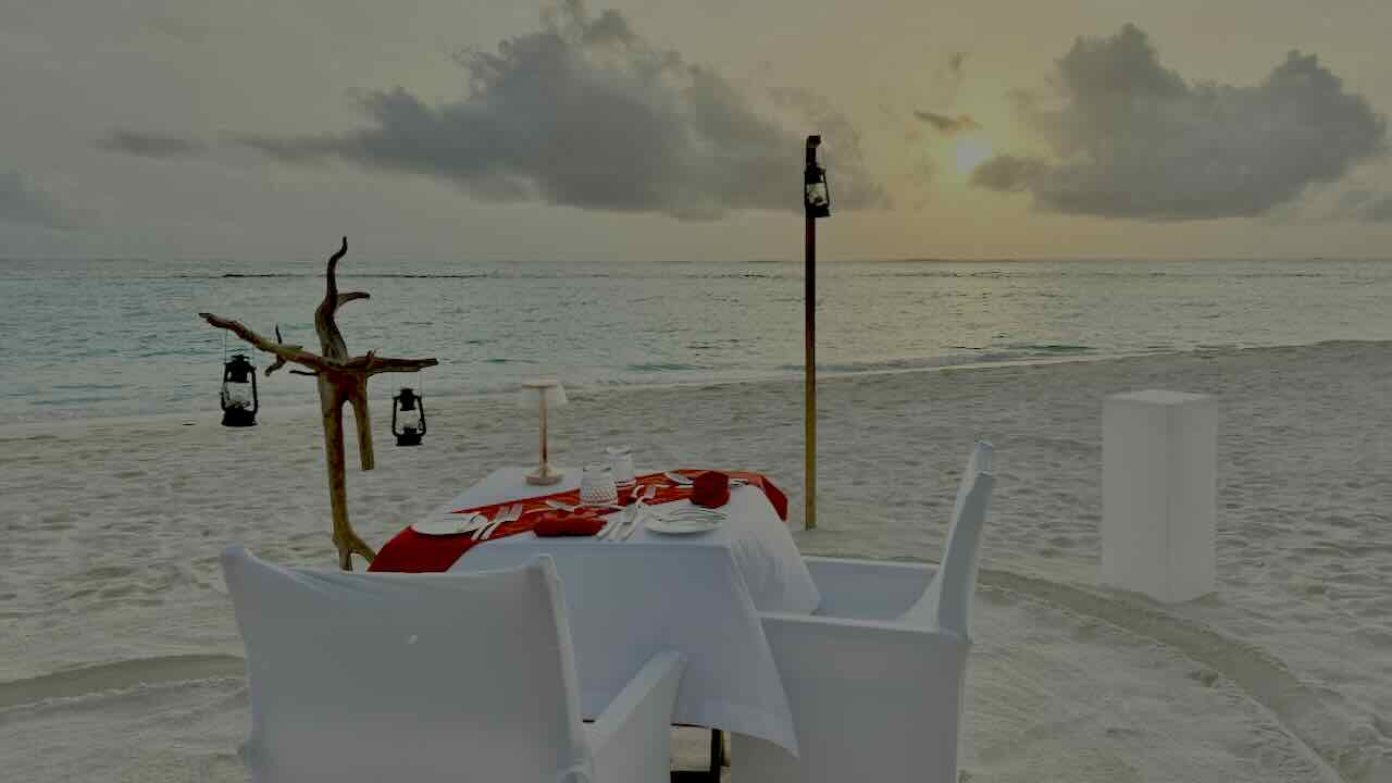 You & Me Maldives Malediven Reisetipps private Dinner am Strand