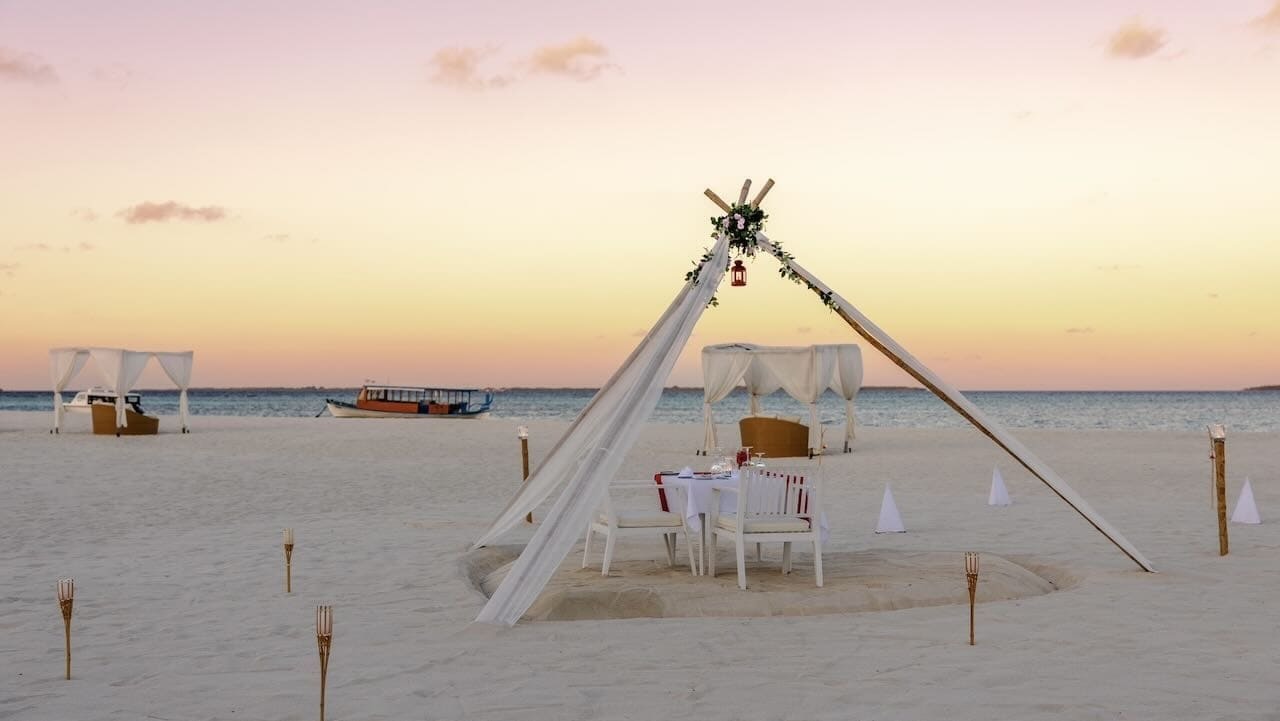 Noku Maldives Malediven Reisetipps Privatdinner am Strand