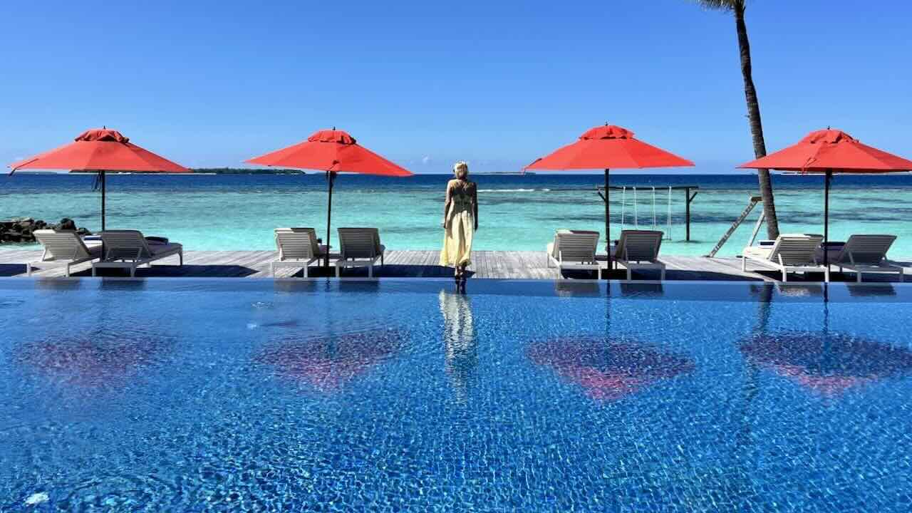 Noku Maldives Malediven Reisetipps Public pool