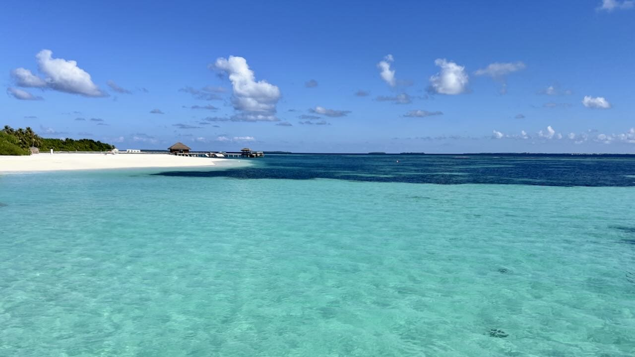 Noku Maldives Malediven Reisetipps Urlaub am Strand