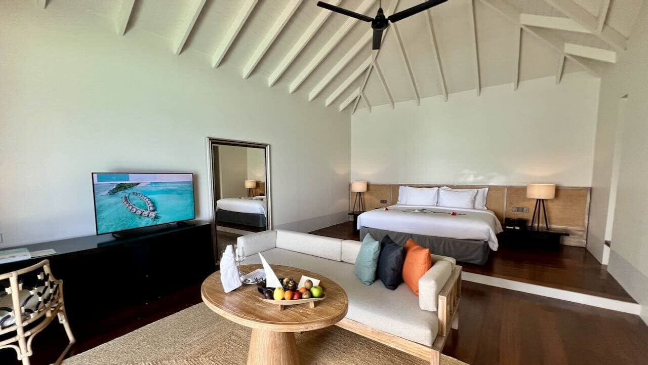 Noku Maldives Malediven Reisetipps Water Villa Schlafzimmer