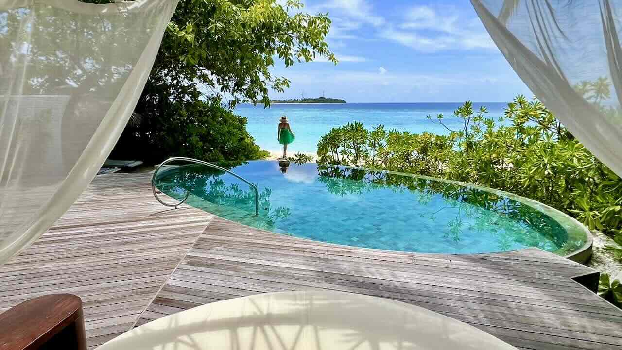 Milaidhoo Maldives Malediven Reisetipps Bloggerin am Meer