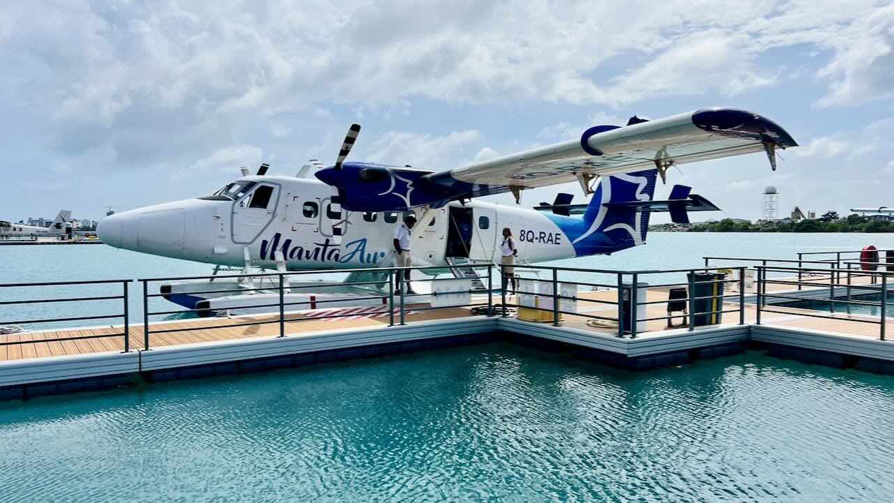 Milaidhoo Maldives Malediven Reisetipps Wasserflugzeug MantaAir