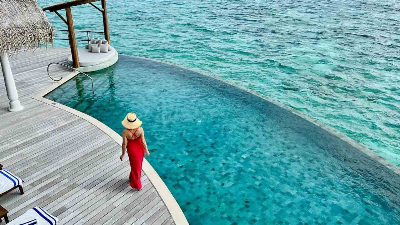 Milaidhoo Maldives Malediven Reisetipps Wasservilla mit Pool Svemirka Seyfert