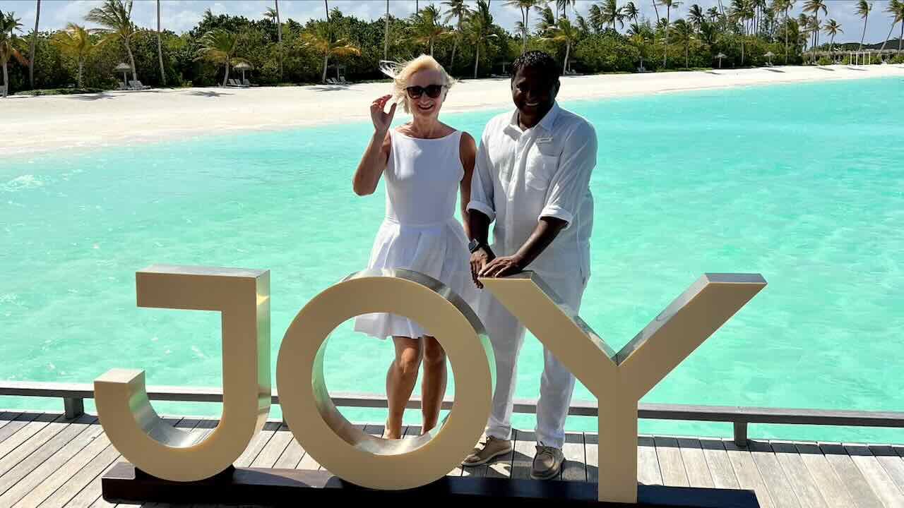 Joy Island Maldives Malediven Reisetipps Hotel General Manager und bloggerin Svemirka Seyfert