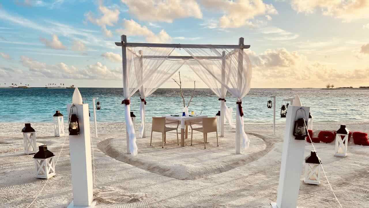 Joy Island Maldives Malediven Reisetipps Privatdinner am Strand