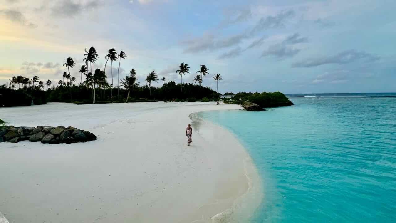 Joy Island Maldives Malediven Reisetipps Sonnenunteragang am Strand