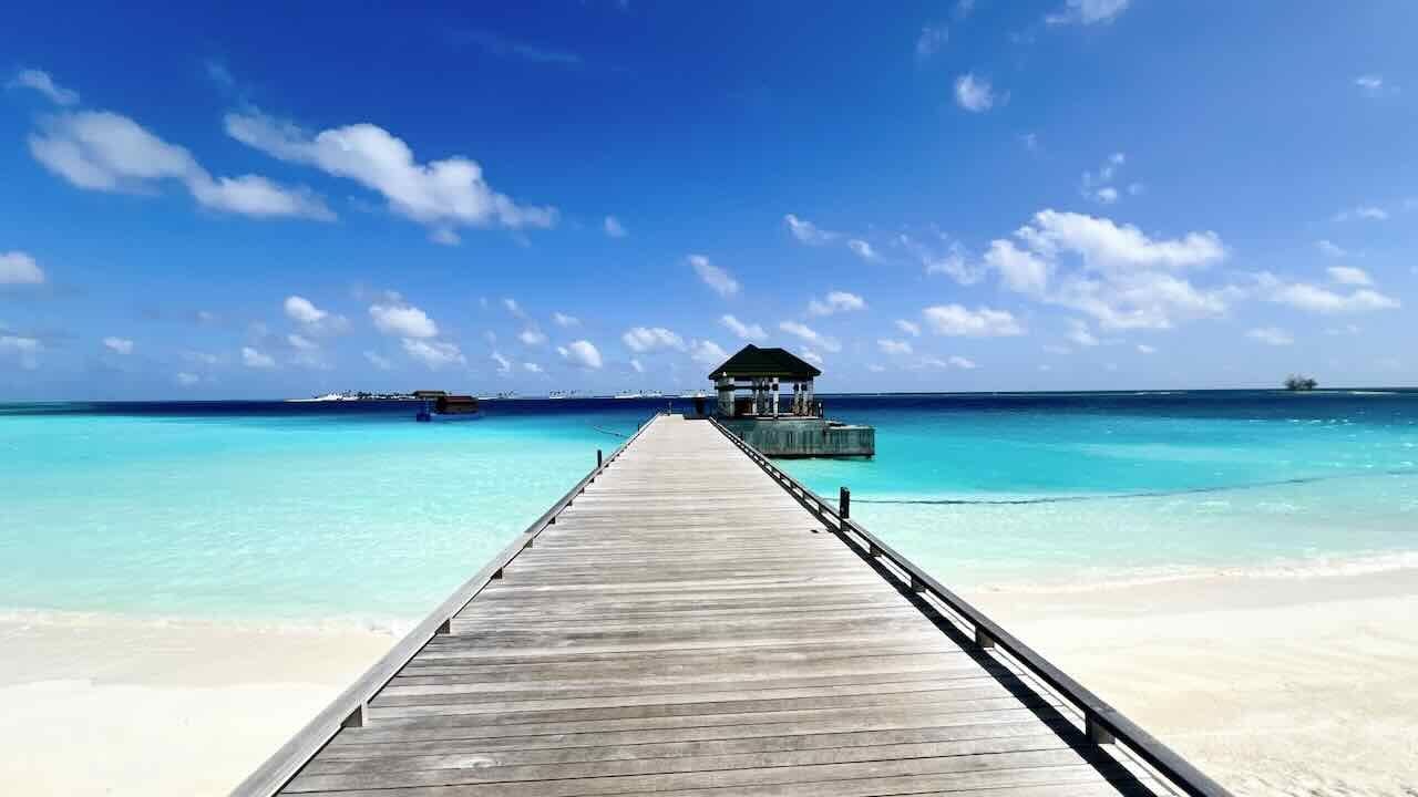 Joy Island Maldives Malediven Reisetipps Steeg am Meer